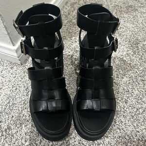 NEW Steve Madden Chunky Platform Sandal. Size 6.5